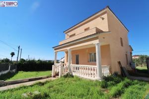 Casa independiente en Urb El Papagaio con gran parcela, ven a verla! photo 0