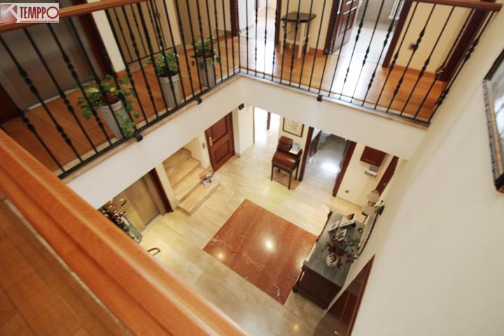 Casa tipo Palacete de 428 m2 con Piscina, Ascensor y Gran Bodega photo 0