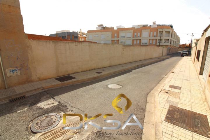 Terreno urbano con 548m2 listo para construir en Calle Madrigal, Vila-real photo 0