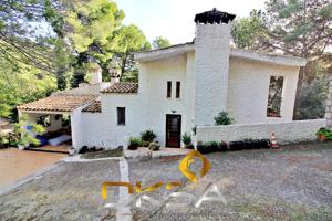 Gran villa en venta lista para entrar a vivir en urbanización el Desierto, Benicásim photo 0