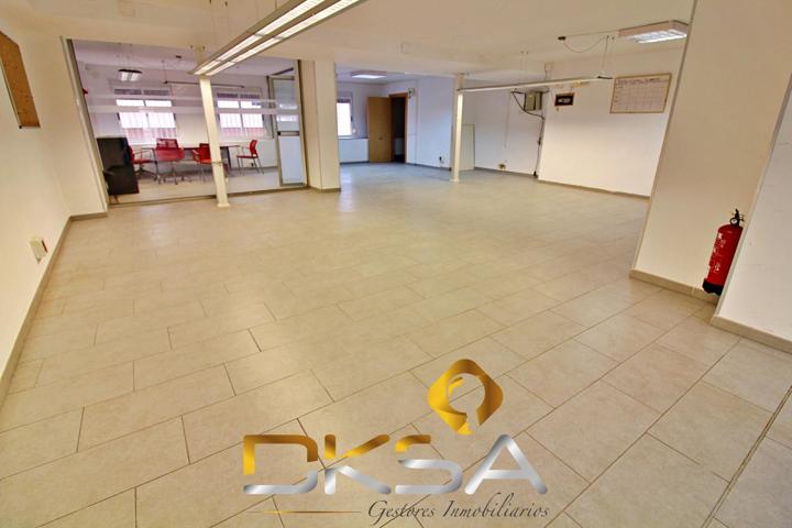 Amplio local comercial en venta y-o alquiler en Ausias March, Vila-real photo 0