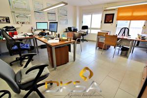 Local comercial en entresuelo, esquinero en Ausias March, Vila-real photo 0