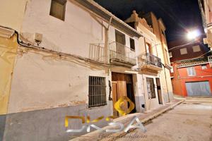 Amplia casa para reformar con 8m de fachada en el centro de Burriana photo 0