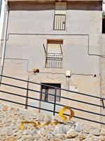 Casa económica para reformar en el centro de Adzaneta photo 0