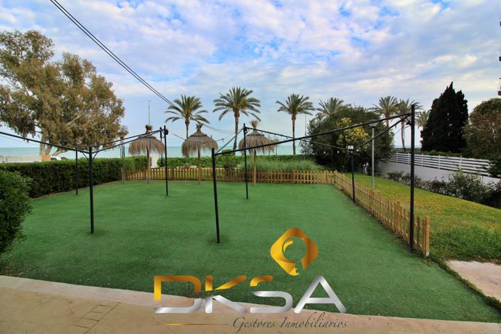 A la venta varios trasteros en primera línea de mar y en la superficie photo 0