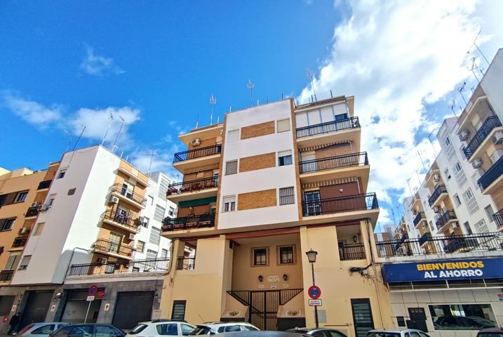 Apartamento para reformar en Santa Justa photo 0