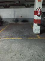 Plaza de aparcamiento mediana en Calle Smith photo 0