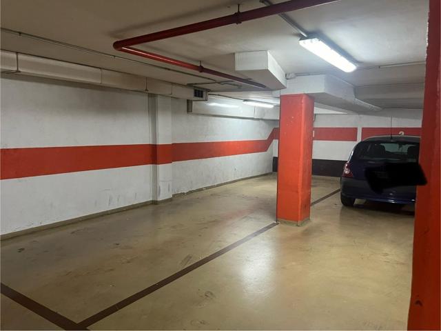 Aparcamiento para 2 coches y 2 motos en Plaça Mosén Jacinto Verdaguer photo 0