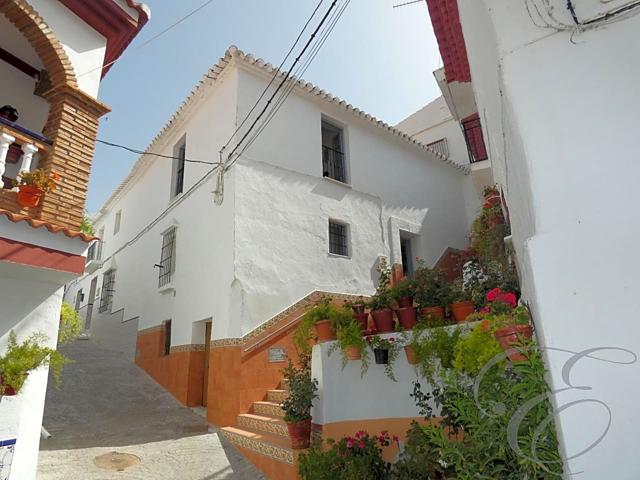 Casa De Pueblo en venta en Iznate de 119 m2 photo 0