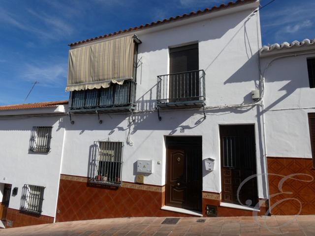 Casa De Pueblo en venta en Colmenar de 200 m2 photo 0