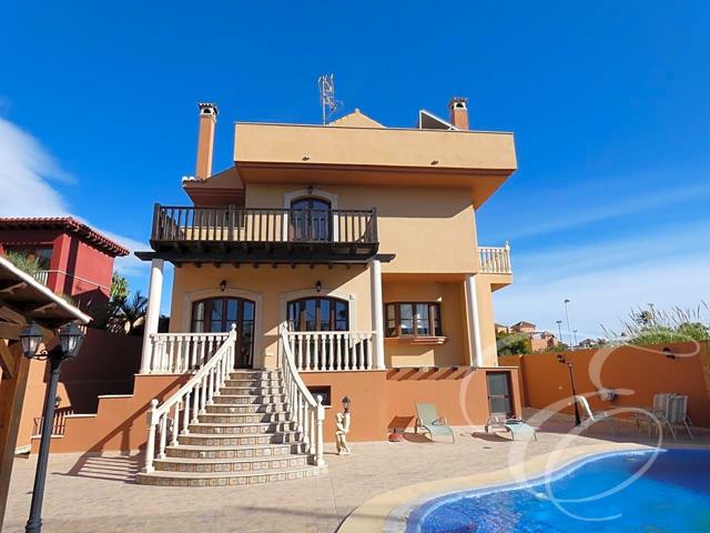 Casa - Chalet en venta en Motril de 425 m2 photo 0