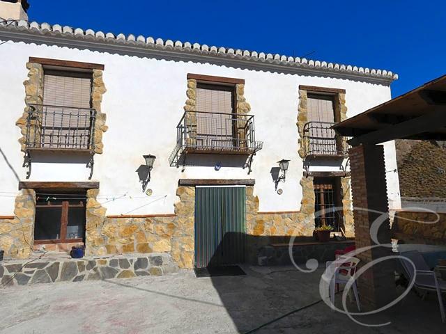 Casa Rústica en venta en Ízbor de 297 m2 photo 0