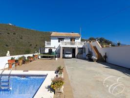 Casa - Chalet en venta en Torrox de 191 m2 photo 0