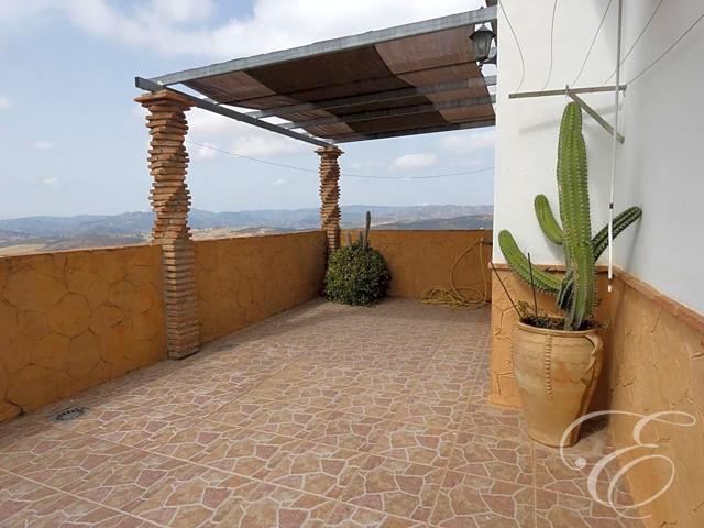 Casa - Chalet en venta en Periana de 192 m2 photo 0