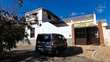 Pareado en venta en Loja de 220 m2 photo 0
