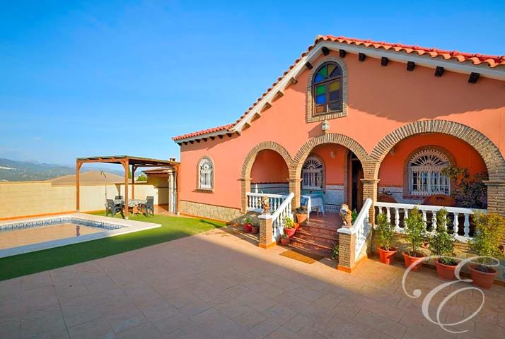 Casa - Chalet en venta en Viñuela de 467 m2 photo 0