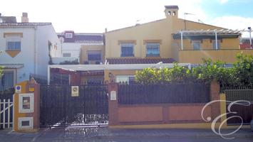 Casa De Pueblo en venta en Torre del Mar de 191 m2 photo 0