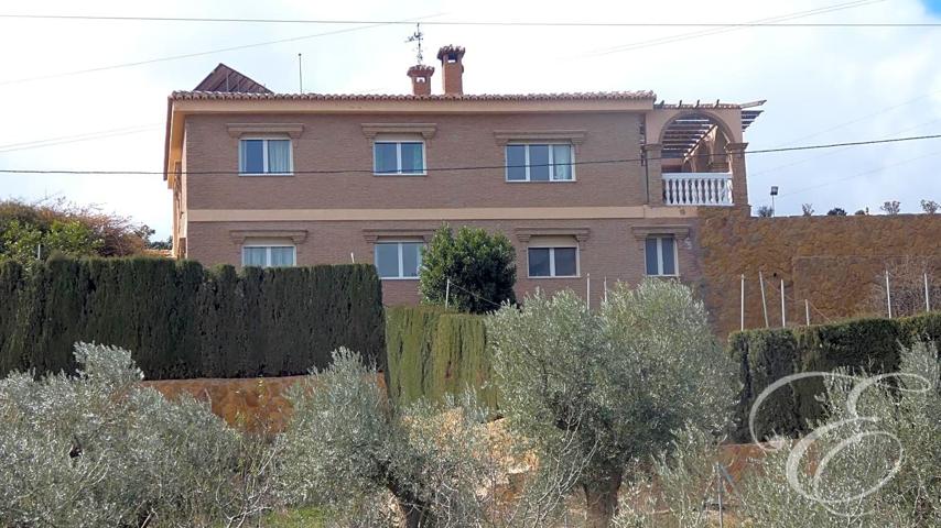 Casa - Chalet en venta en Padul de 514 m2 photo 0