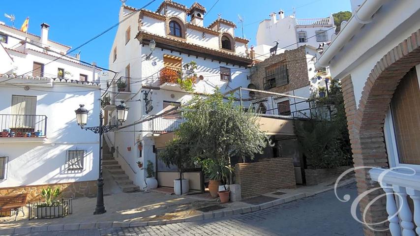 Casa De Pueblo en venta en Alcaucín de 378 m2 photo 0