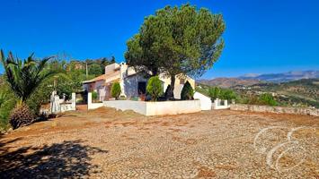 Casa Rústica en venta en Comares de 200 m2 photo 0