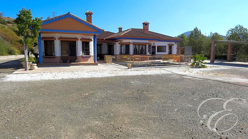 Casa Rústica en venta en Almogía de 325 m2 photo 0