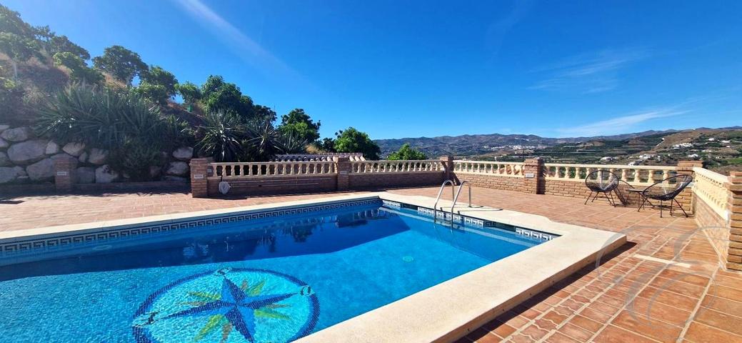 Casa Rústica en venta en Vélez-Málaga de 210 m2 photo 0