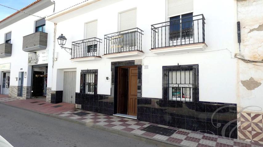 Casa De Pueblo en venta en Riogordo de 228 m2 photo 0