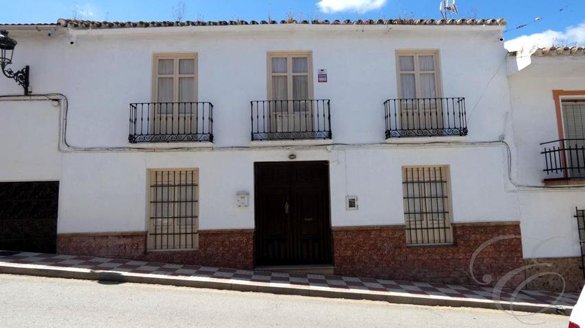 Casa De Pueblo en venta en Riogordo de 345 m2 photo 0