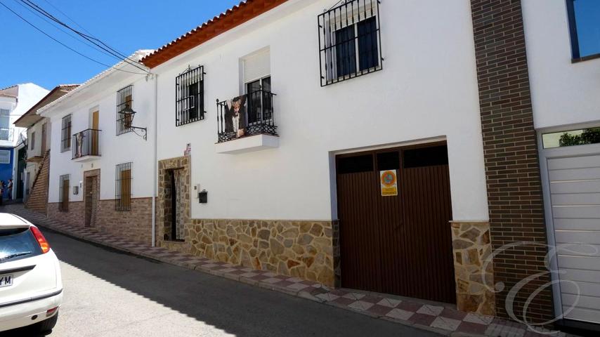 Casa - Chalet en venta en Riogordo de 199 m2 photo 0