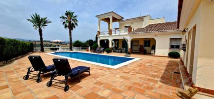 Casa - Chalet en venta en Viñuela de 315 m2 photo 0