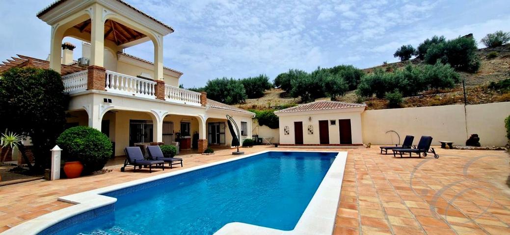Casa - Chalet en venta en Viñuela de 315 m2 photo 0