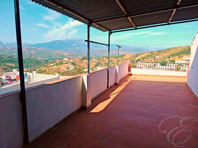 Casa De Pueblo en venta en Iznate de 90 m2 photo 0