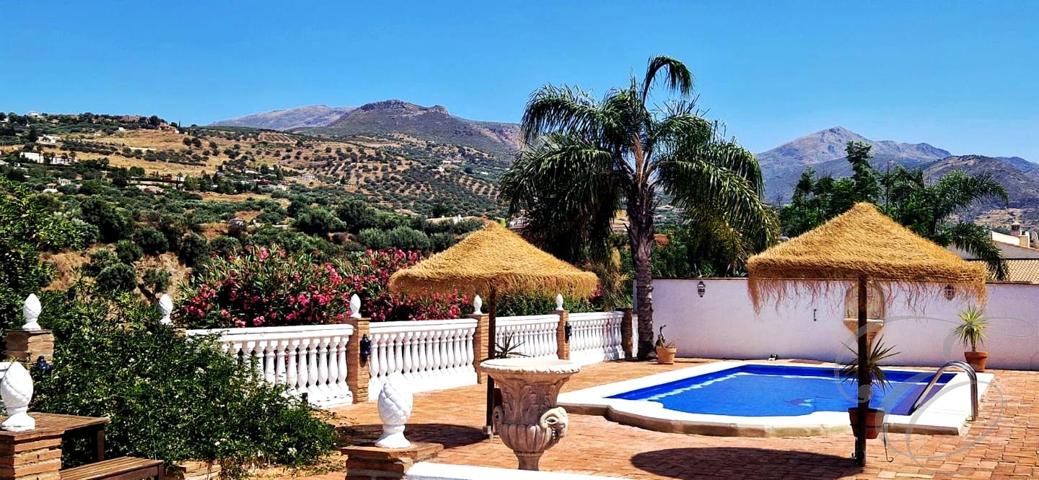 Casa - Chalet en venta en Alcaucín de 192 m2 photo 0