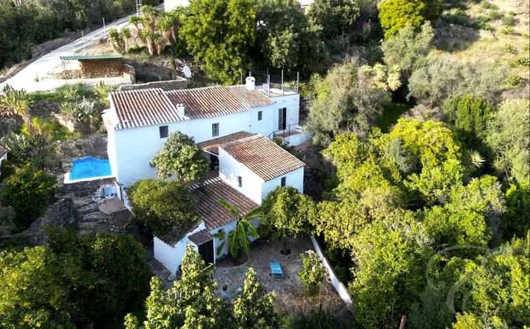 Casa Rústica en venta en Benamargosa de 200 m2 photo 0