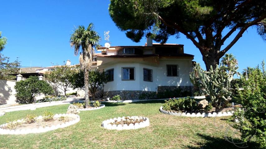 Casa - Chalet en venta en Motril de 428 m2 photo 0