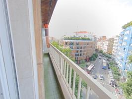 EXCLUSIVO PISO CON VISTAS DE ENSUEÑO EN PLAZA LESSEPS!! photo 0