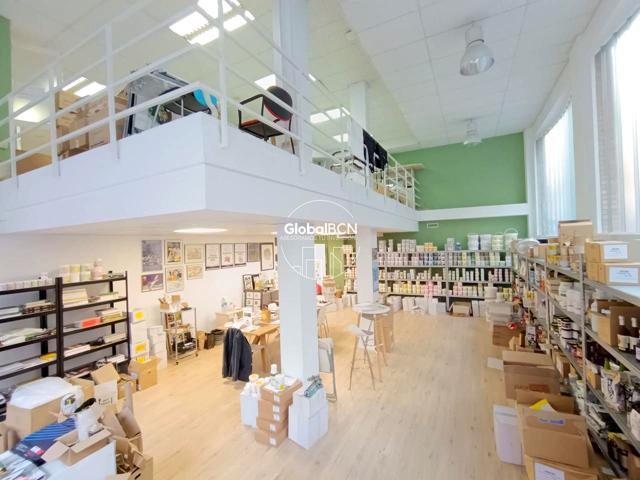 MAGNIFICO LOCAL COMERCIAL EN SANTS!! photo 0