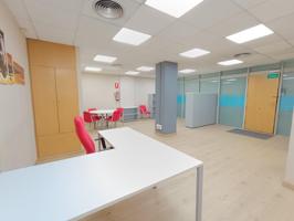 LOCAL EN VENTA EN LES CORTS!! photo 0