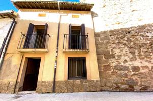 Casa de 2 plantas en pleno caso historico de Buitrago del Lozoya photo 0
