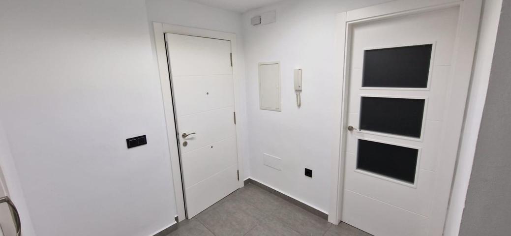 SE VENDE AMPLIO Y REFORMADO PISO EN CEUTI!!! photo 0