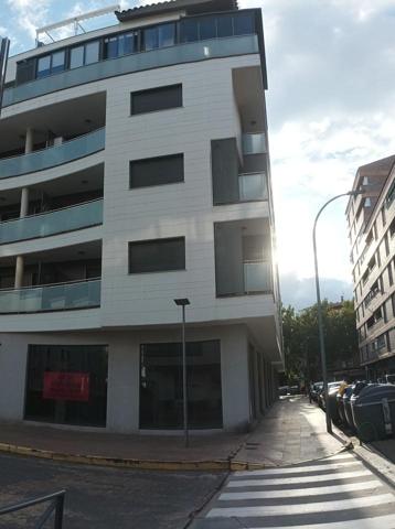 SE VENDE LOCAL EN URBANIZACIÓN LAS CORTES photo 0