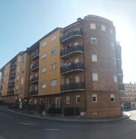 SE VENDE PISO CON PARKING EN RONDA DE CAMPIELES photo 0