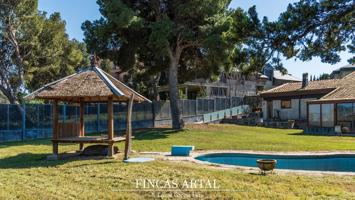 Casa - Chalet en venta en Zaragoza de 316 m2 photo 0