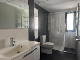 SE VENDE PISO DE 3 HABITACIONES EN LAS CORTES photo 0