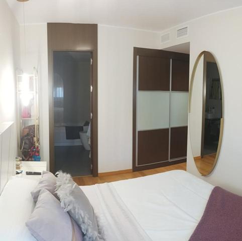 SE VENDE PISO CON PARKING EN EDIFICIO LAS CORTES photo 0