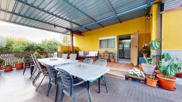 ¿Te gustan las parcelas? ¡Deja que esta casa te sorprenda con todo lo que tiene para ofrecerte! photo 0