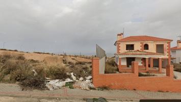 OPORTUNIDAD ÚNICA EN URBANIZACIÓN LAS ALONDRAS!! photo 0
