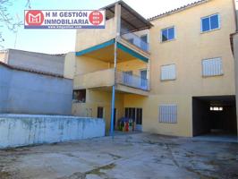 CASA EN EL CENTRO DE ALCÁZAR DE SAN JUAN DE 380m-2 DE PARCELA Y 528 m-2 construidos, en PLANTA BAJA.:  VARIAS DEPENDENCIAS, GARAJE PARA VARIOS COCHES, PATIO DE 180 M-2, Y PISCINA, EN PRIMERA PLANTA. photo 0