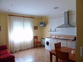 Piso reformado con dos dormitorios, cocina office, aire acondicionado y armarios empotrados. Ubicado junto a Avda Pablo Iglesias. photo 0