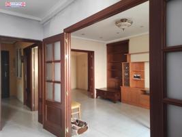 PISO EN EMILIO CASTELAR CON TRES DORMITORIOS, SALON AMPLIO, UN BAÑO, COCINA Y DESPENSA photo 0